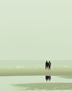 "Promenade sur la plage / Walk on the beach"