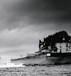 "Balade hivernale sur la plage"