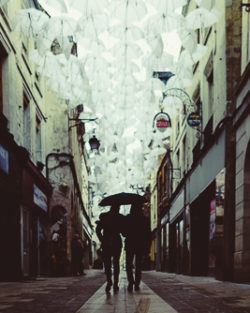 "Couple dans la rue Châtelaine"